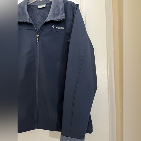 EUC - Columbia Softshell Jacket - Picture 3 of 5